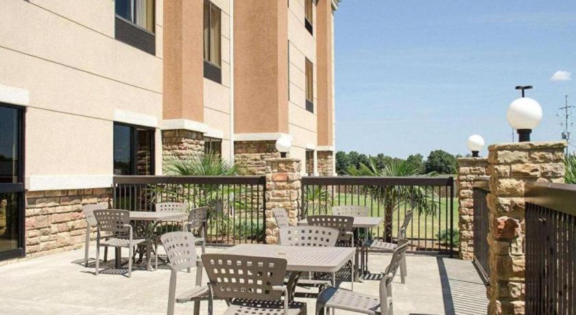 Comfort Suites Greenwood Exterior foto