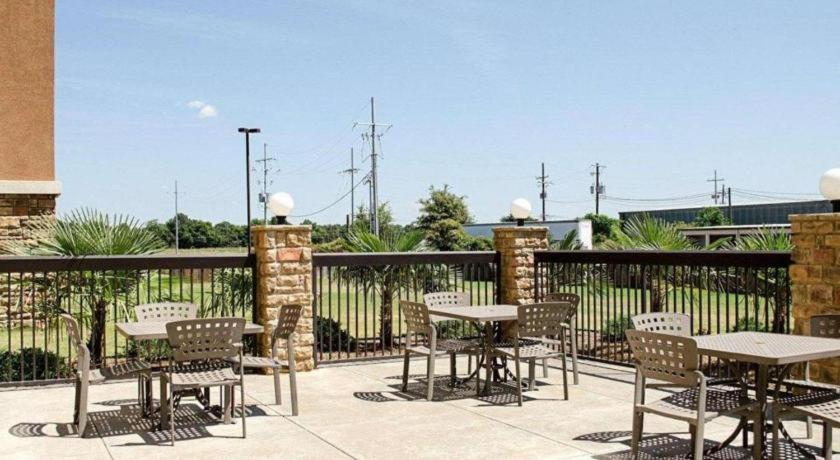 Comfort Suites Greenwood Exterior foto